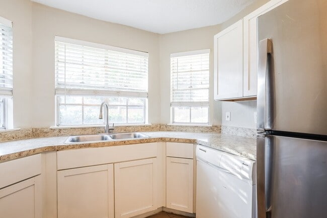 Building Photo - 8215 Eastern Bluebird Dr