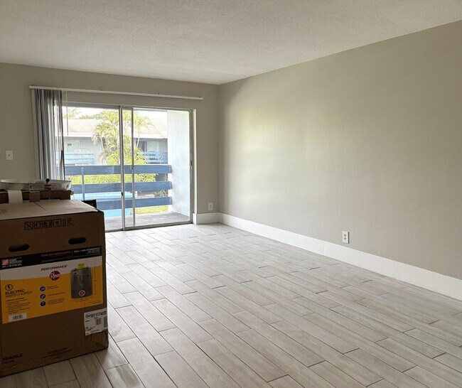 Building Photo - 491 NW 42nd Ave