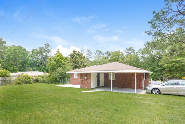 Building Photo - Classic Brick Beauty with 3-bedrooms in North Augusta, SC