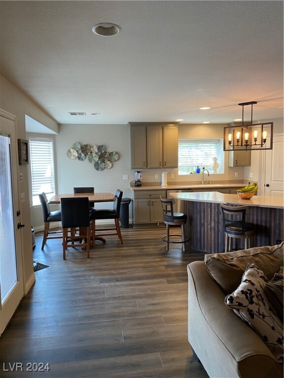 Building Photo - 1005 E McKnight Ave