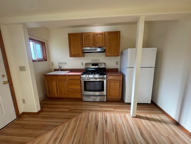 Primary Photo - 3260 West End Rd