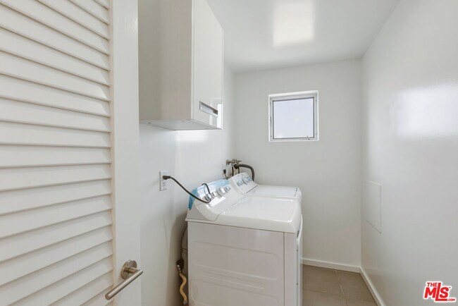 Building Photo - 3637 Dunn Dr