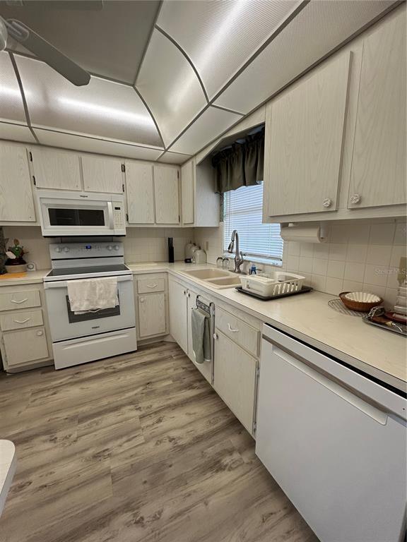 Building Photo - 4775 Cove Cir