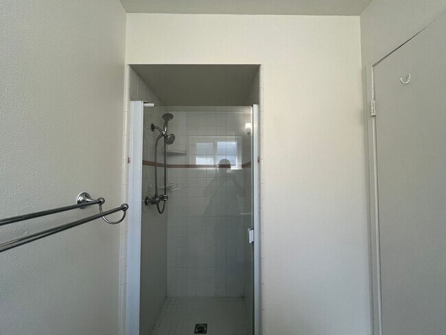 Building Photo - 8890 Arcade- 4 Bedroom 2 Bath home