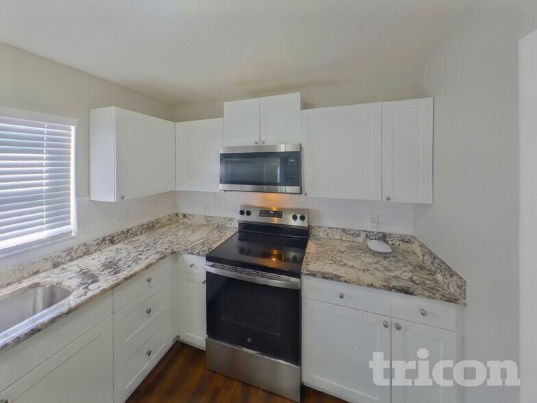 Building Photo - 1002 E 108th Ave