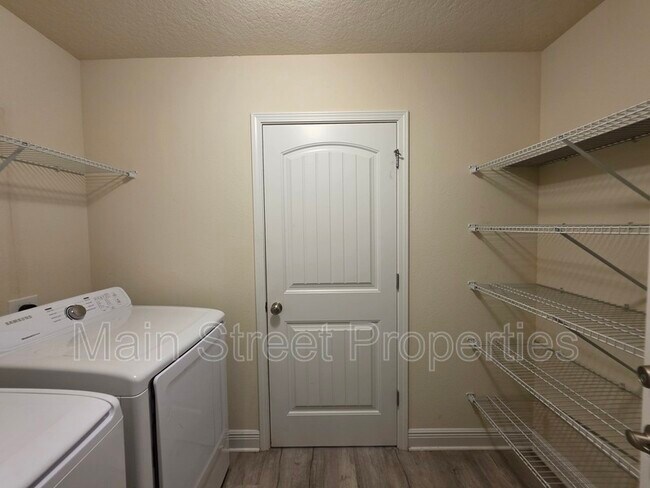 Building Photo - 4411 Fiske St