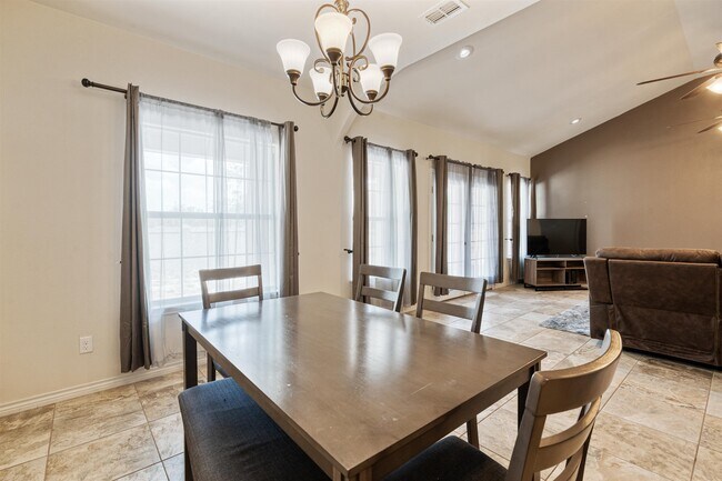 Building Photo - 103 Spike Run