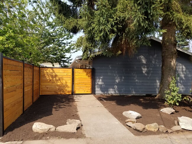 Building Photo - 14728LAa