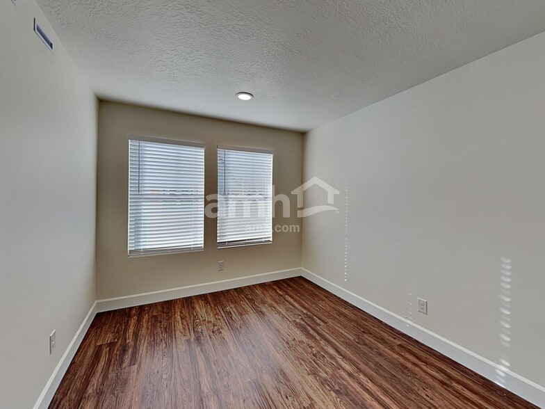 Building Photo - 6041 W Copperhawk Dr