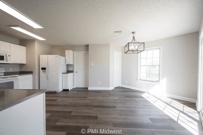 Building Photo - Charming 3-Bedroom Home with 2.5 Baths - Greenfield, IN!