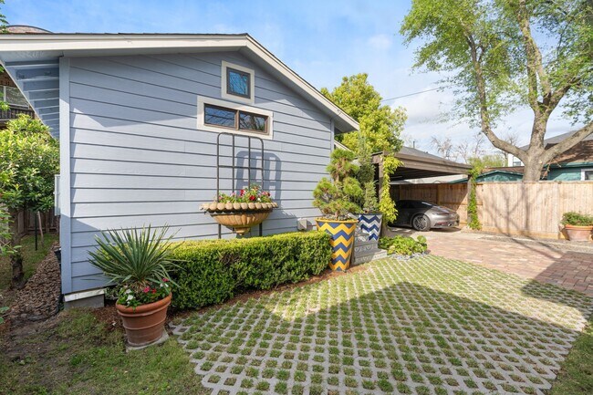 Building Photo - 1116 Nadine St