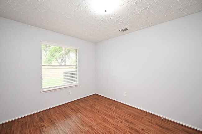 Building Photo - 3551 Santa Rosa Ln