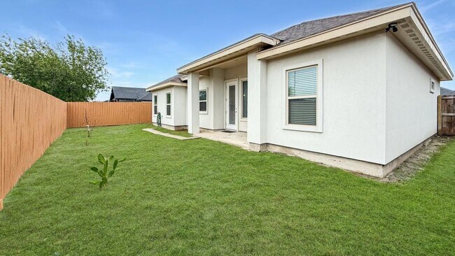 Building Photo - 5106 Sebastian Dr