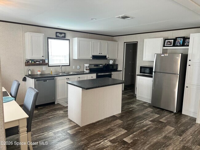 Building Photo - 194 Holiday Park Blvd NE