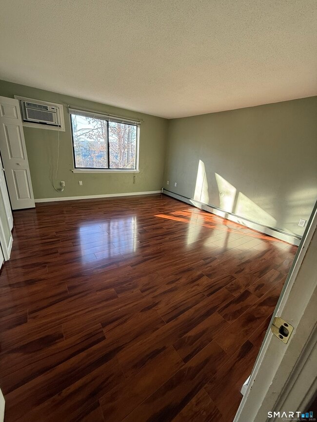 Building Photo - 11 King Arthur Dr