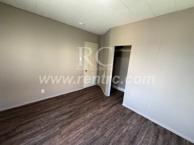 Building Photo - 412 Second-S