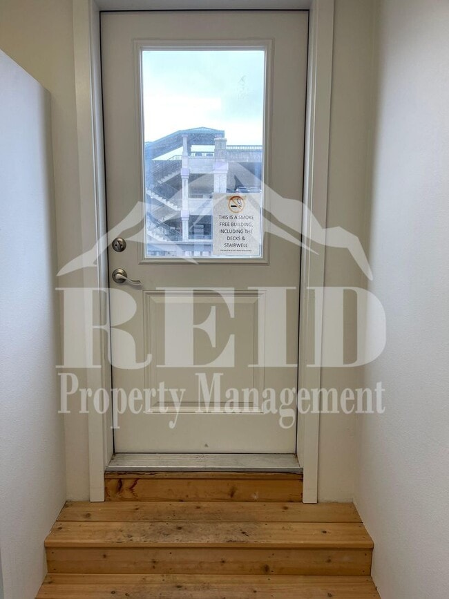 Building Photo - FURNISHED 1 BEDROOM 1 BATH APARTMENT  - BREMERTON