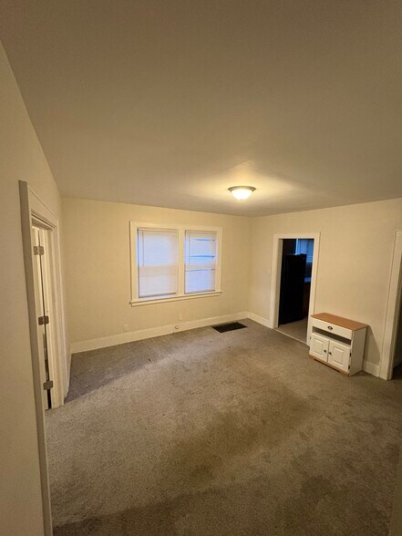 Building Photo - 617 Orient Ave