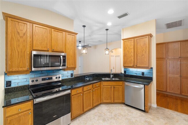 Building Photo - 1556 Scarlett Ave