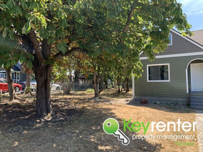 Building Photo - Recently Remodeled 3bd/1.5Bath Tacoma House!