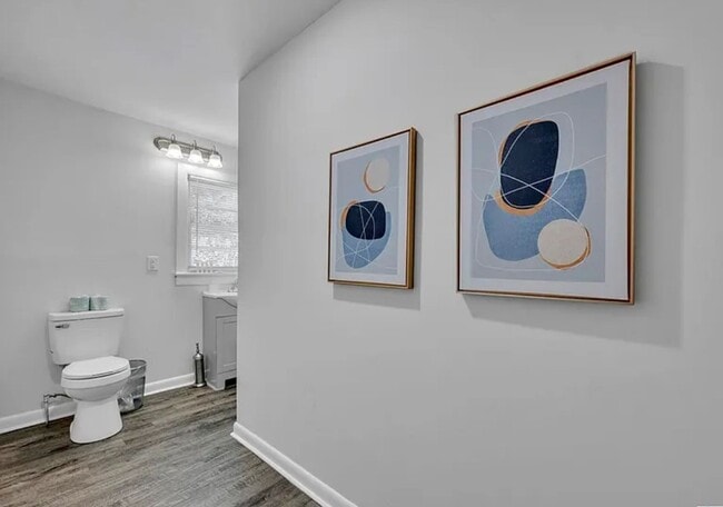 Building Photo - 4 bedroom 2 Bath - Available Now on Main A...