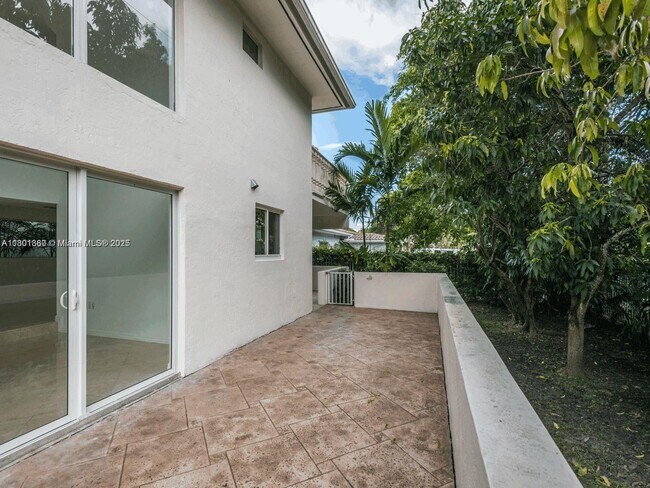 Building Photo - 4000 Alhambra Cir