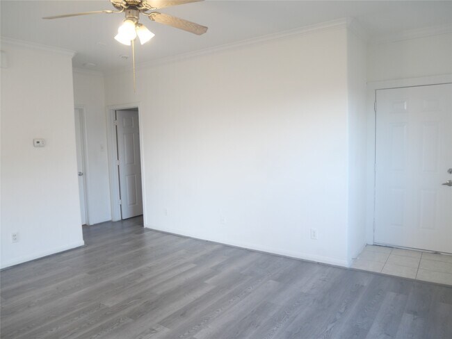 Building Photo - 6289 Wilcrest Dr