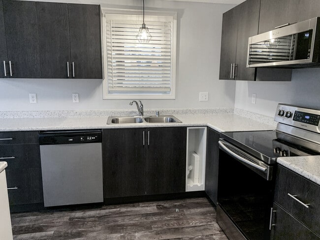 Kitchen - 214 Larch Ave