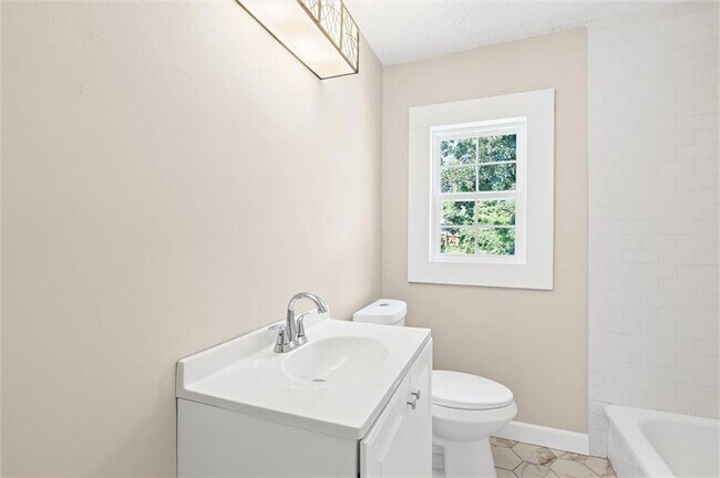 Building Photo - 555 Shady Oak Dr