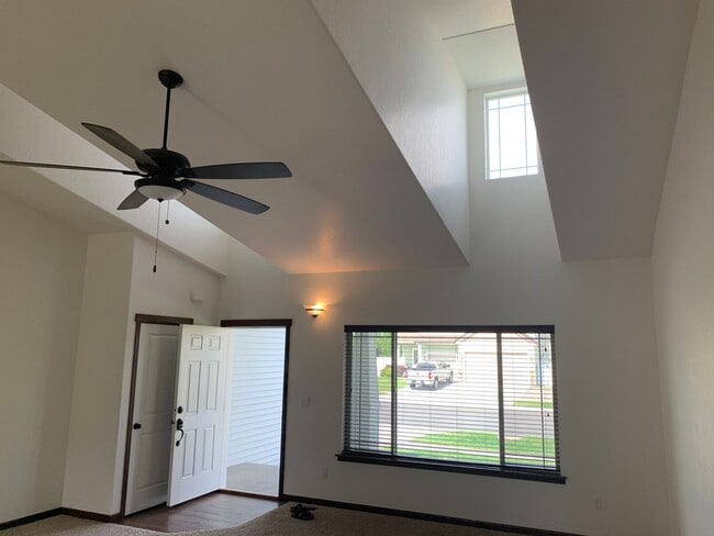 Building Photo - Broadmoore Estates Rancher