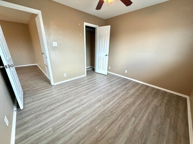 Building Photo - Spacious 3 Bedroom Home with Loft in Bulverde Village