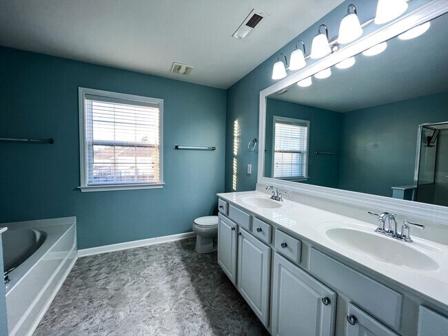 Building Photo - Gorgeous 4 Bedroom, 2 1/2 Bathroom Home in...