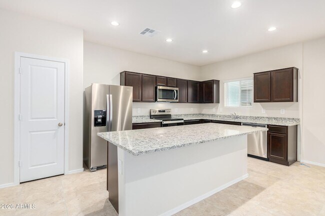 Building Photo - 1810 W Pinkley Ave