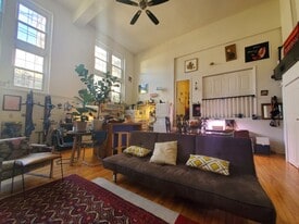 Building Photo - 4112 Spruce St