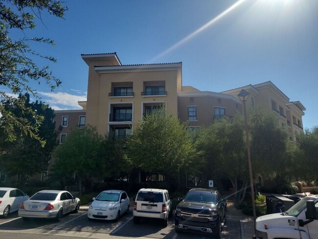 Building Photo - Stunning studio in Lake Las Vegas