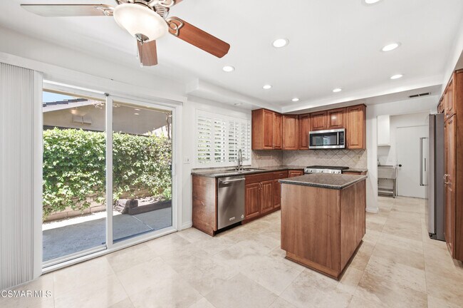 Building Photo - 681 Triunfo Canyon Rd