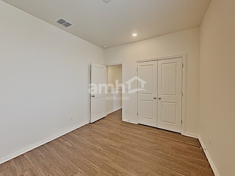 Building Photo - 2740 Spencebrook