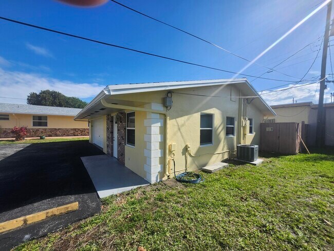 Building Photo - 511 NW 60th Way