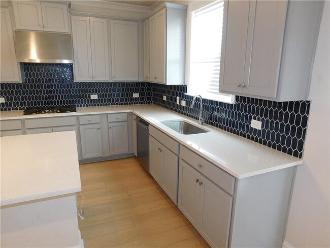 Building Photo - 930 Elderberry Ct