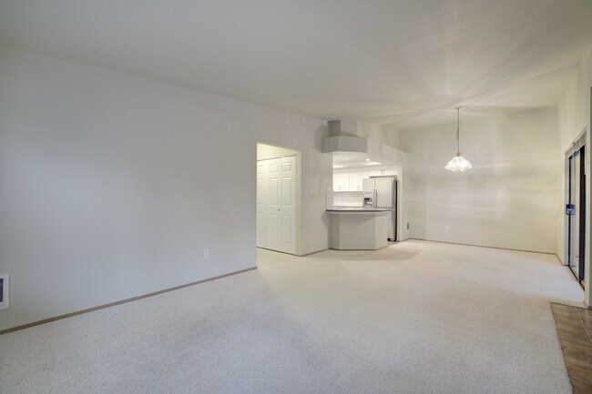 Building Photo - 1270 Bellevue Way NE
