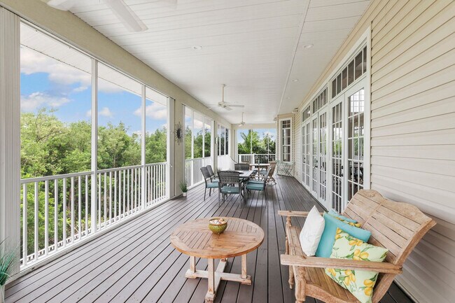 Building Photo - 1927 Sheffield Ave