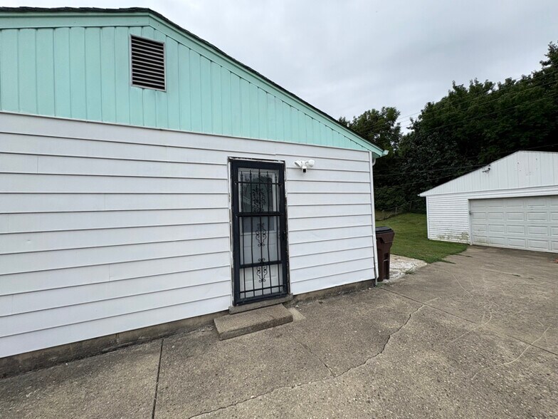 Building Photo - 1449 Wichita Dr S