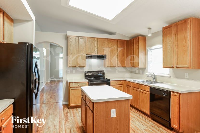 Building Photo - 1460 Greenway Pl