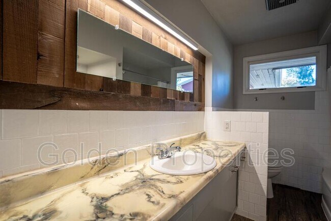 Building Photo - 1013 N 14th St