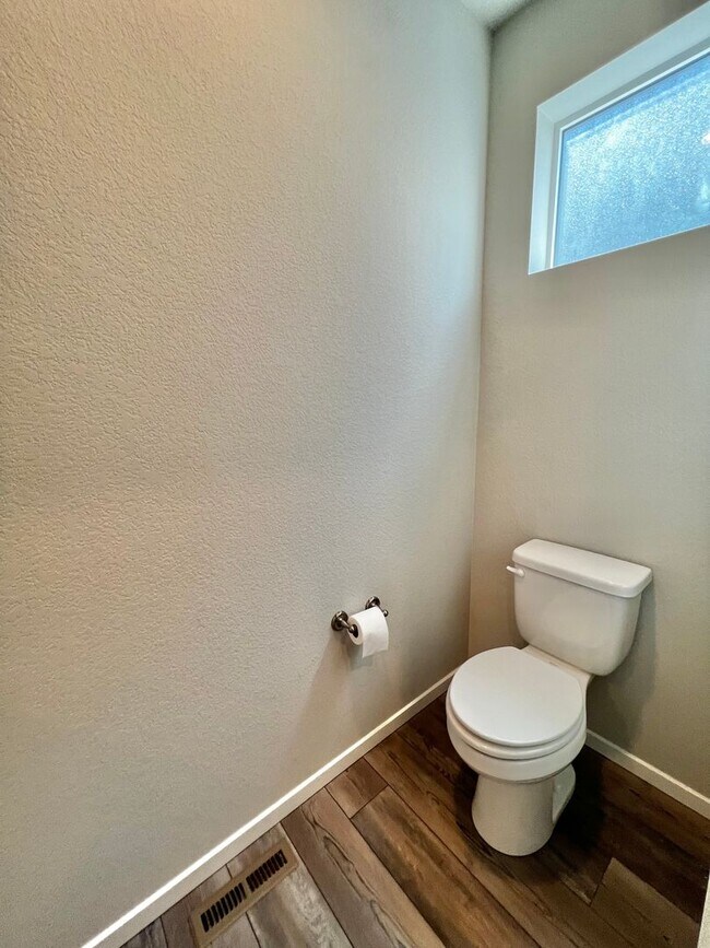 Building Photo - Beautiful 3 Bed 2.5 Bath House in Timnath!