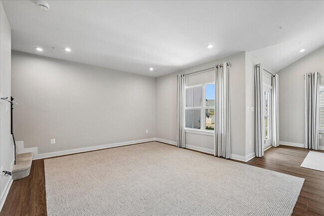 Building Photo - 1303 Potomac View Pkwy