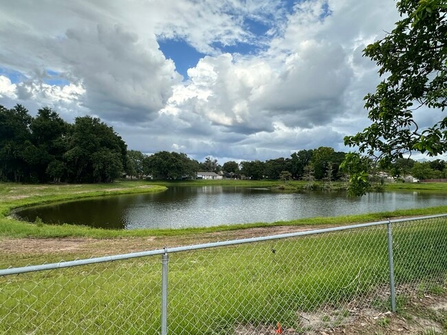 Building Photo - 2517 Oak Hollow Dr