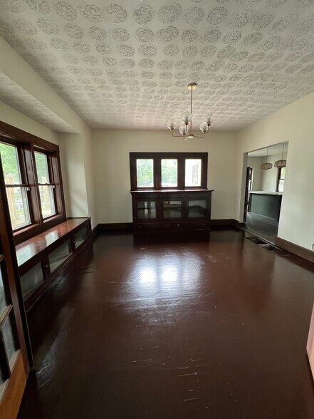 Dining Room - 1235 Tecumseh St