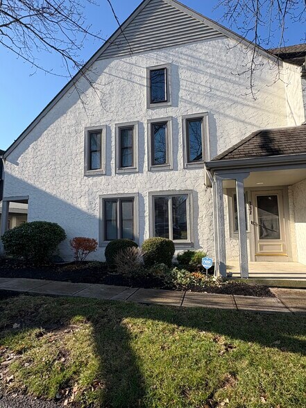 Building Photo - 331 Saint Andrews Dr