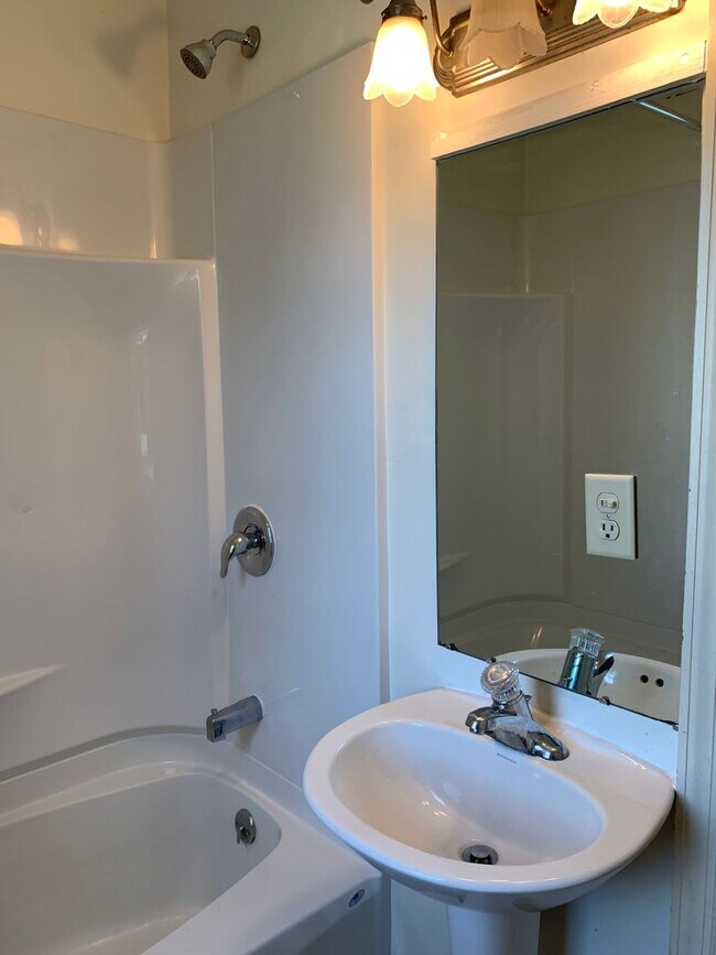 Building Photo - 1343-1347 Scotland Ave